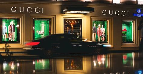 chien dich quang caos thoi trang gucci|chiến lược marketing của Gucci.